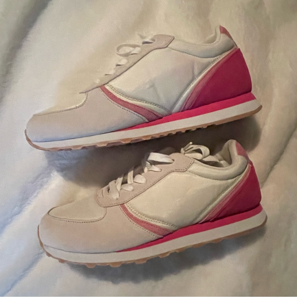 J.Crew White with Pink tennis shoes, used in great conditions.